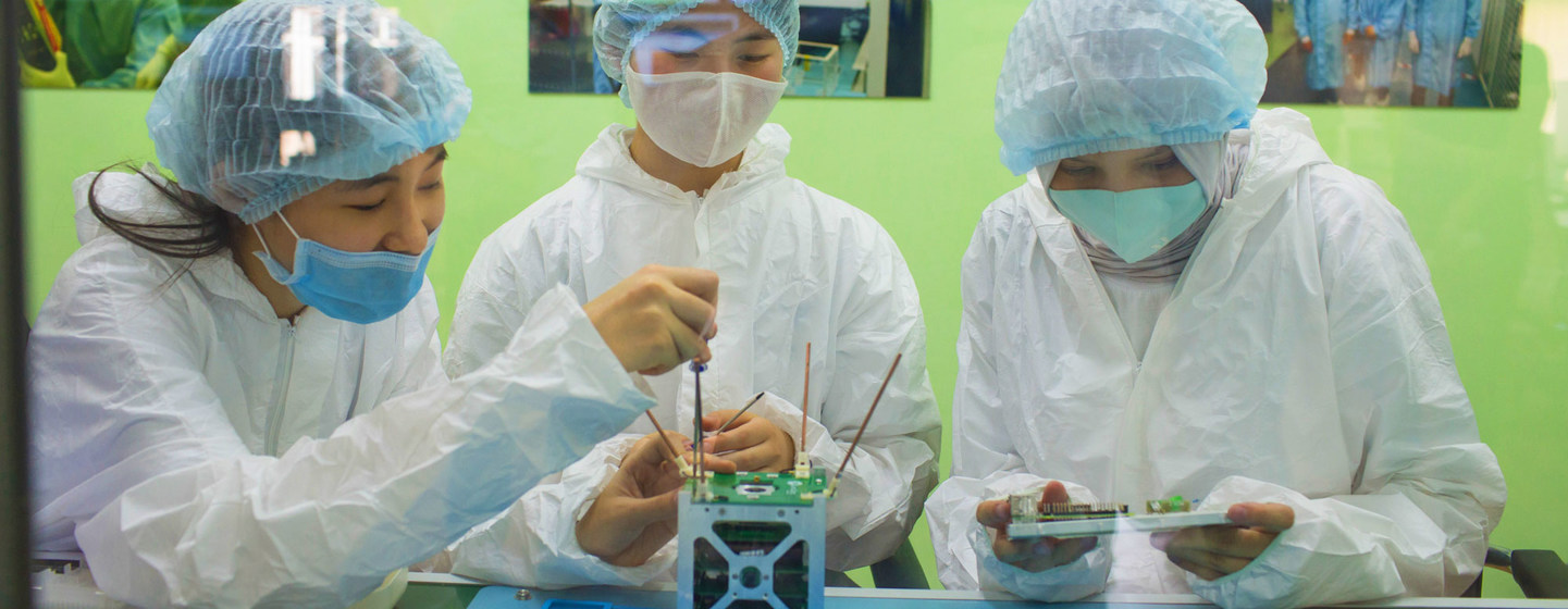 Pese a los obstáculos de la desigualdad de género, las mujeres y niñas brillan en la ciencia