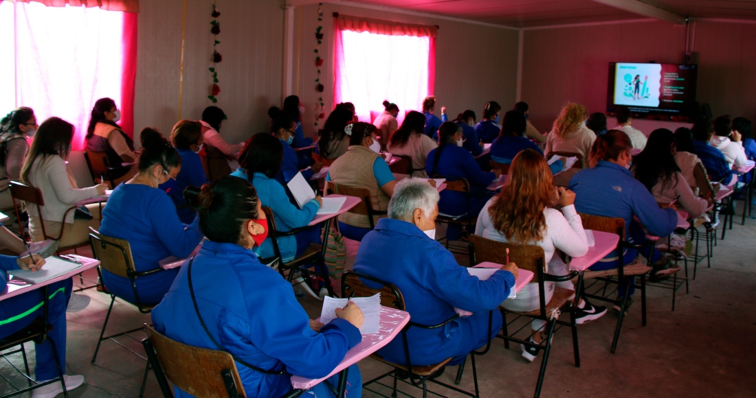 “Dona una hora”, la iniciativa con la que mujeres privadas de la libertad reciben clases de profesionales