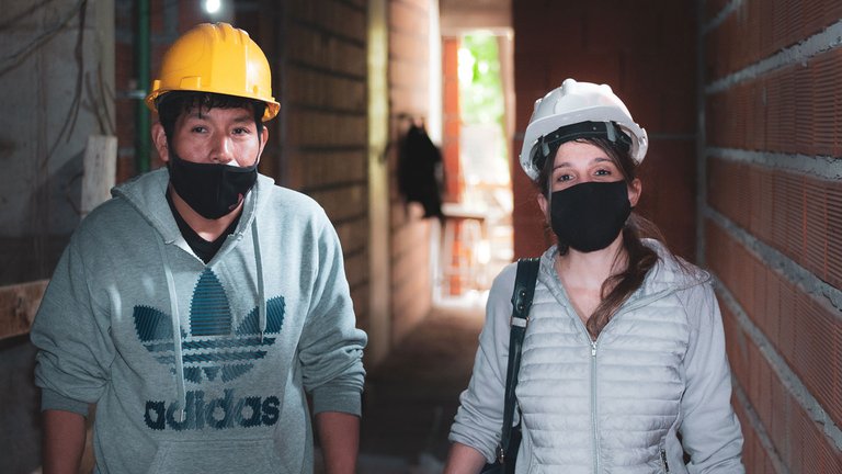 Mujeres en la obra: entre planos, ladrillos, herramientas y materiales crece el empoderamiento de las mujeres en el negocio del real estate
