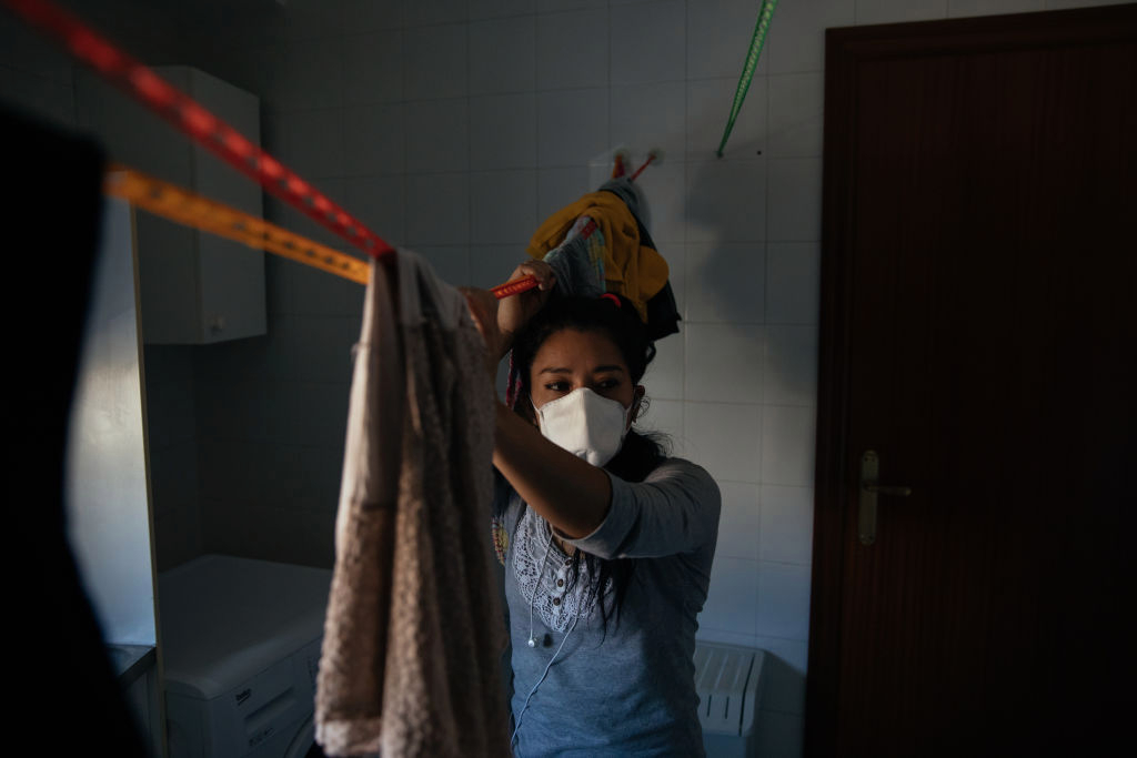 Día de la Mujer: 5 cosas que la pandemia de coronavirus empeoró para las niñas y mujeres