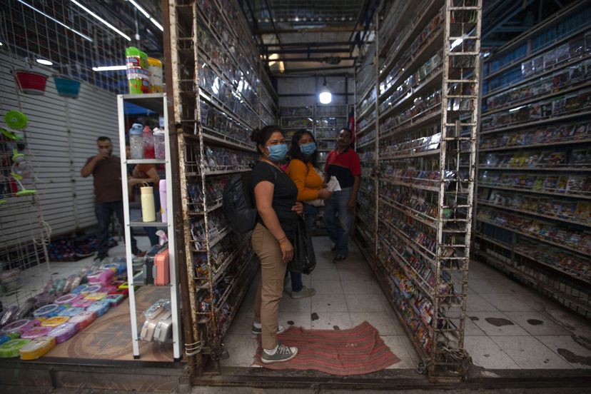 Siete de cada 10 desempleados por la pandemia en México son mujeres