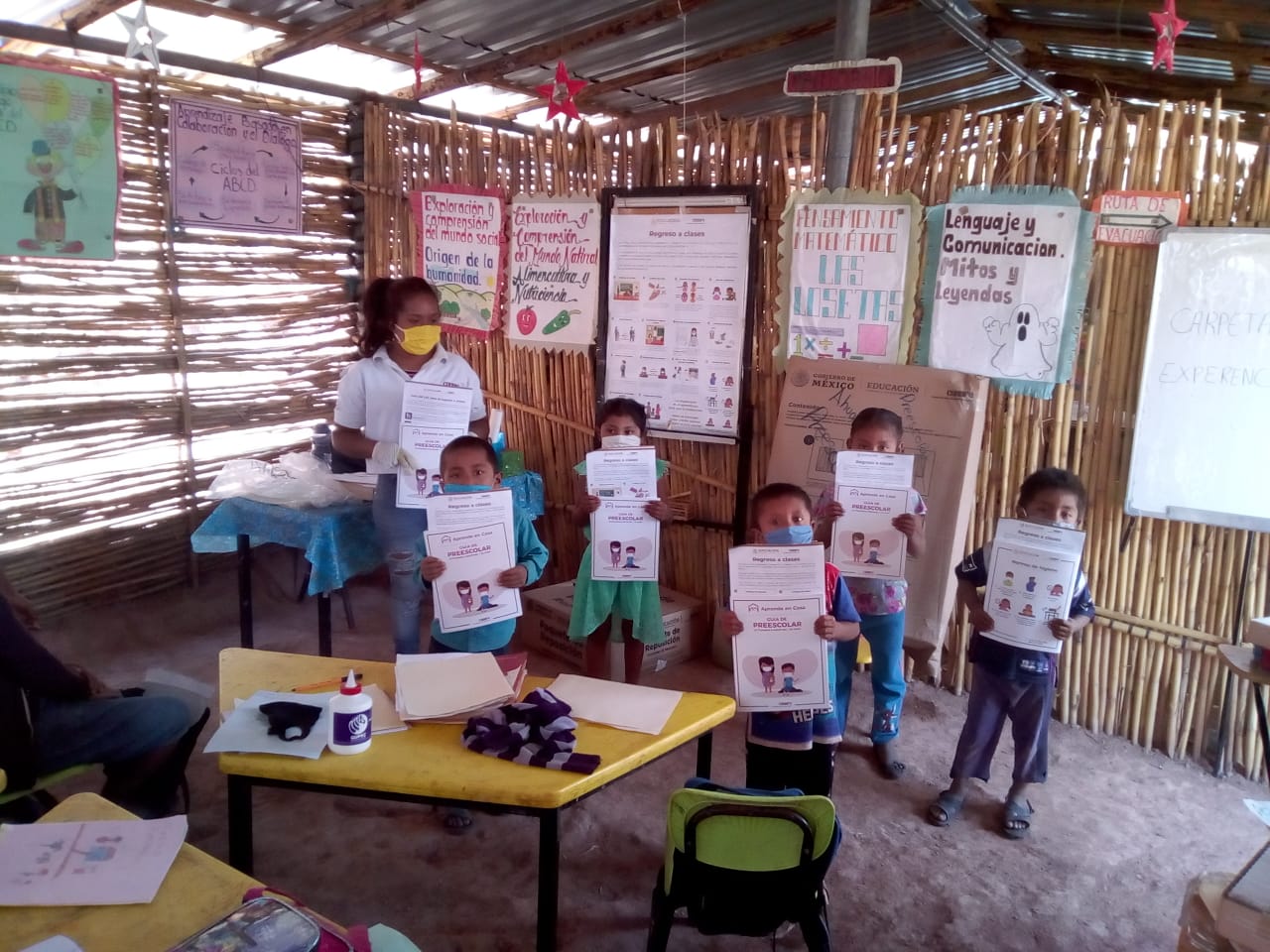 Maestras en comunidades rurales, su compromiso y múltiples roles en tiempos de pandemia