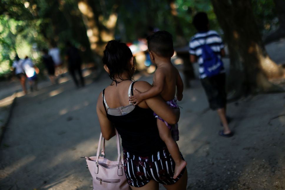 Mujeres mexicanas pasaron de tener 6 hijos en los 60 a 1 en 2020: UNAM