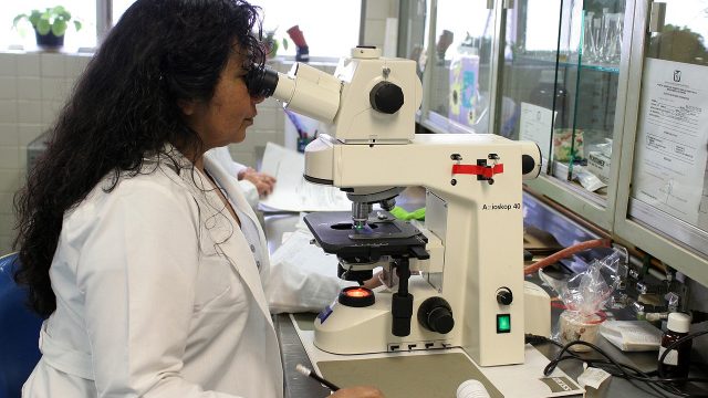 Investigadoras en América Latina, cerca de la paridad de género
