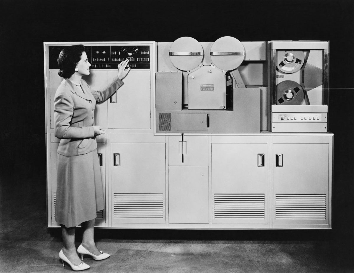 Feminismo de datos: por qué la inteligencia artificial es machista y cómo podemos cambiarla