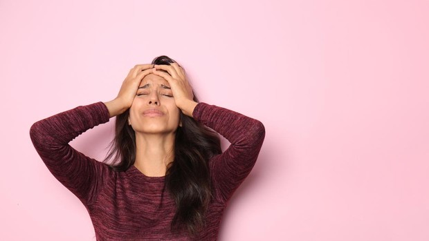 El estrés en las mujeres ha aumentado debido al teletrabajo y al cuidado de dependientes