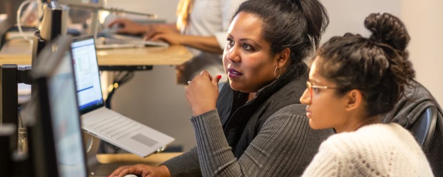 Alentar a las mujeres a adoptar sus superpoderes de ciberseguridad