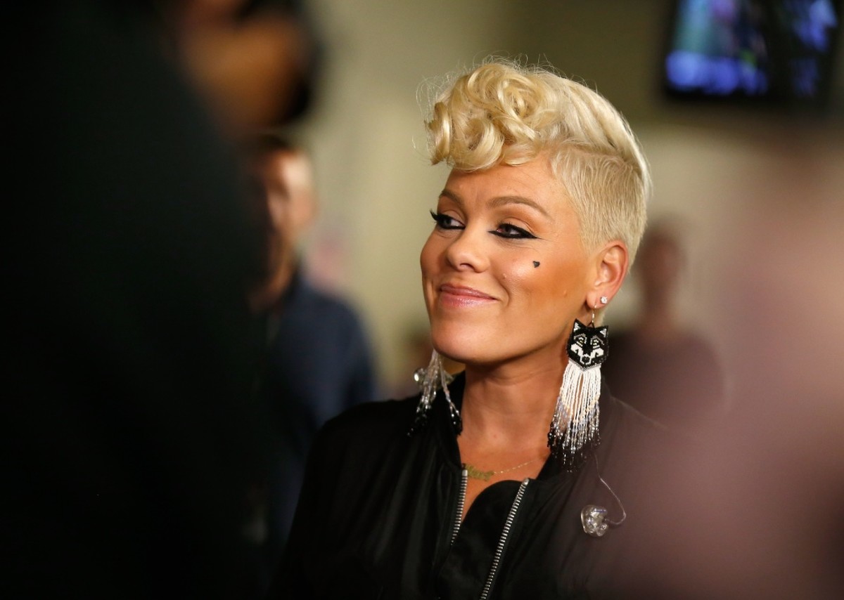 Pink se ofrece a pagar la multa impuesta al equipo femenino de balonmano noruego por no usar bikini