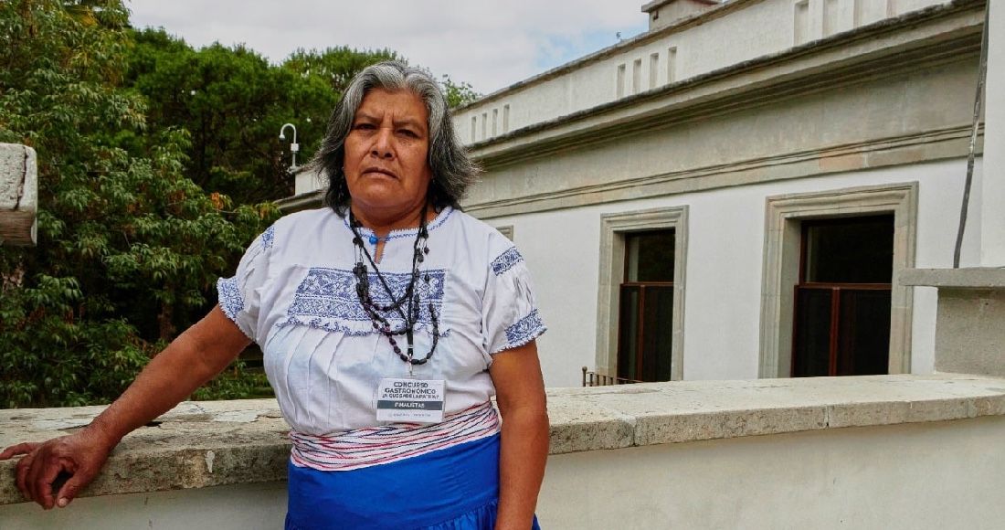 Un atole de maíz morado, de una cocinera tradicional, gana a 565 recetas de México