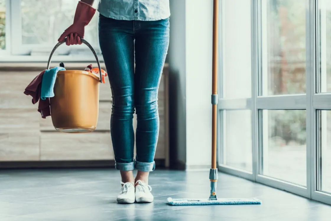 El valor del trabajo doméstico: Mujeres le dedican el triple de tiempo que los hombres