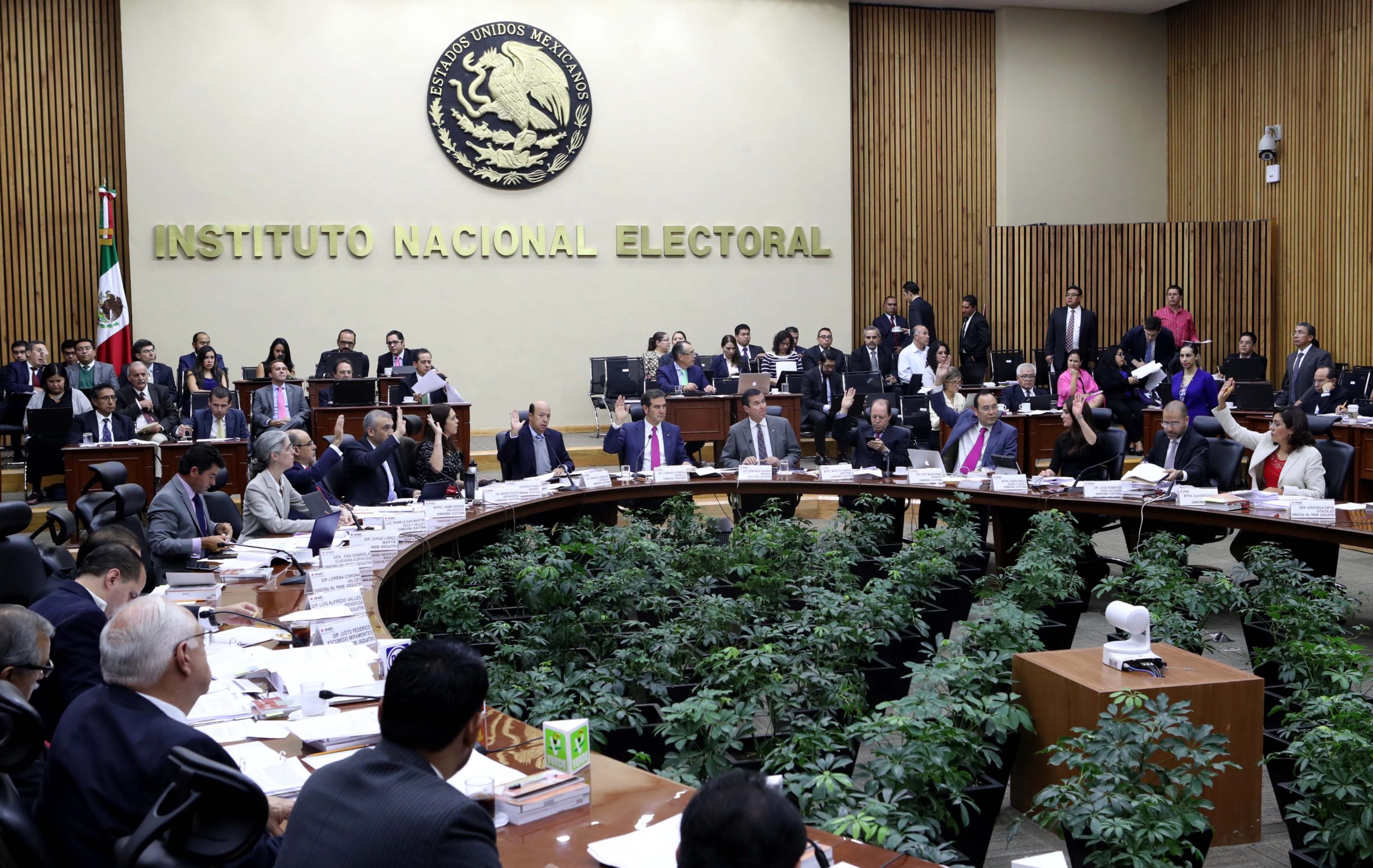 Partidos deberán postular al menos a tres mujeres en gubernaturas de 2022: INE