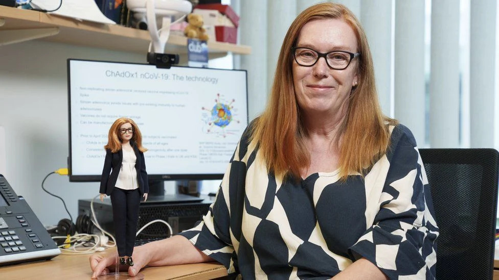 Las nuevas Barbies inspiradas en la creadora de la vacuna de AstraZeneca y otras mujeres de la ciencia