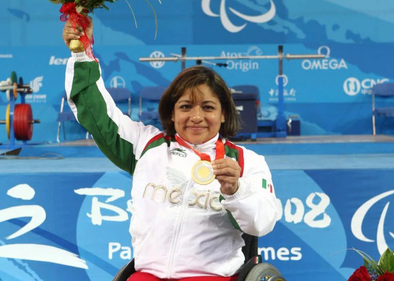 ¡Medalla de oro para México! Amalia Pérez se la lleva en powerlifting