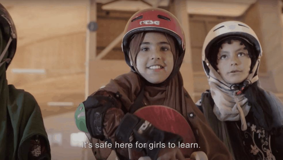 «Aprender a patinar en zona de guerra», documental sobre niñas en Afganistán