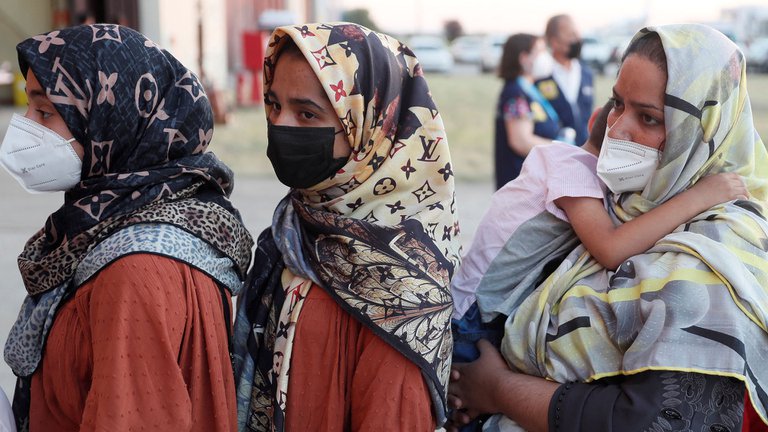 La ONU pidió que se incluyan a mujeres en el nuevo gobierno talibán