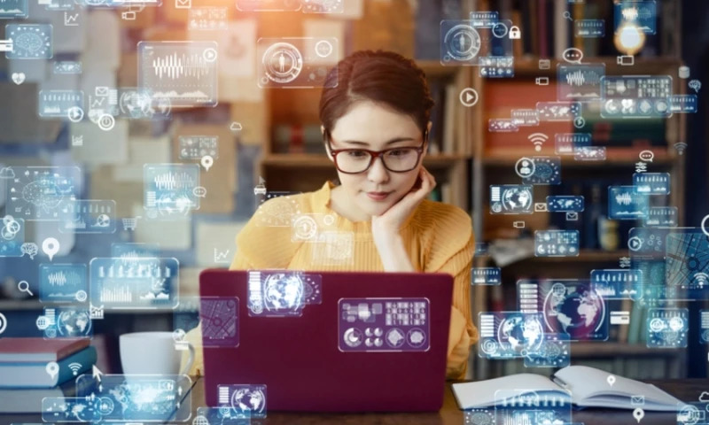 AES y Redmeree lanzan beca sobre ciencia de datos para mujeres