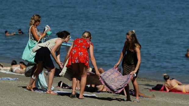 Estudian los efectos secundarios de la vacuna en la menstruación de cientos de mujeres