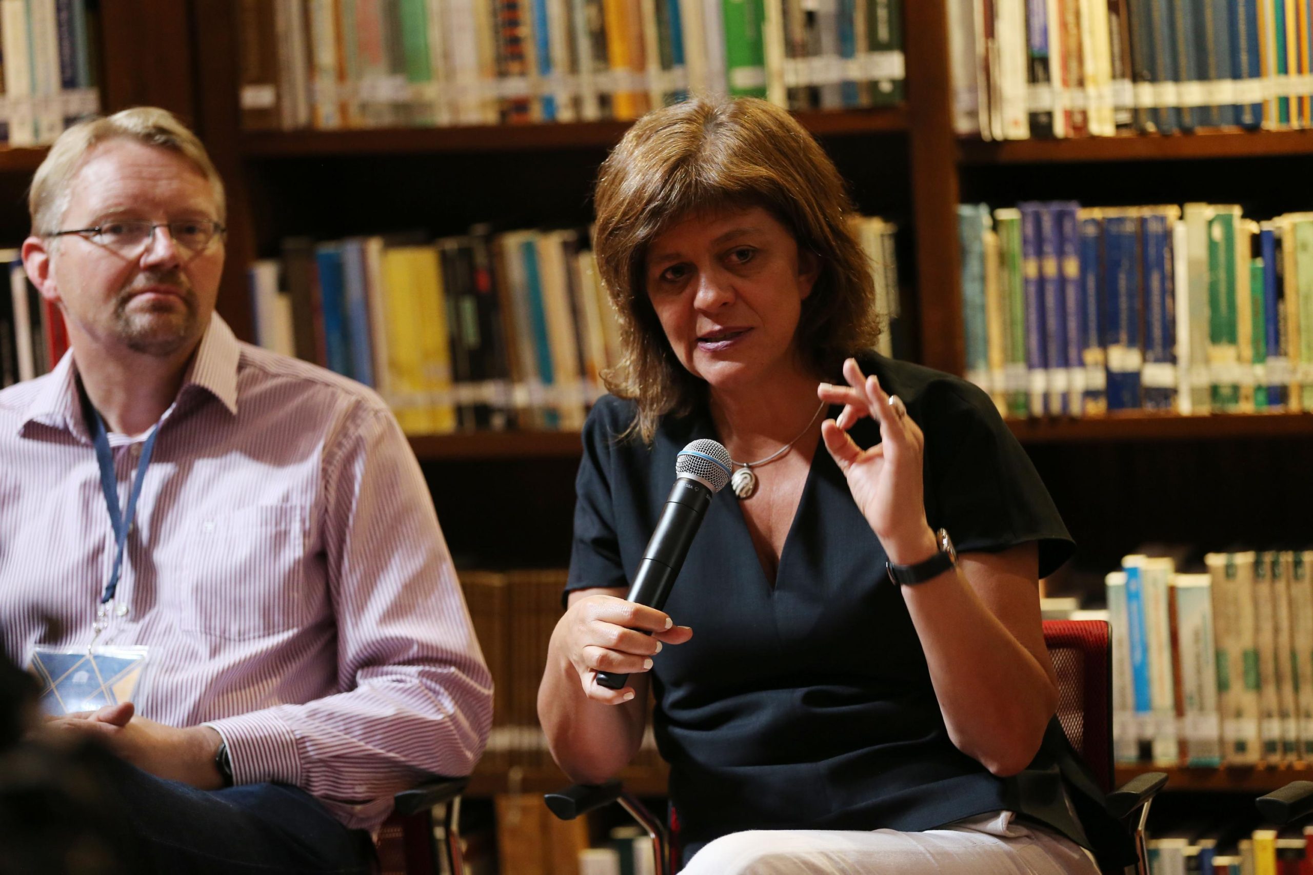 Mujeres latinoamericanas destinan más tiempo que los varones en el cuidado de la infancia