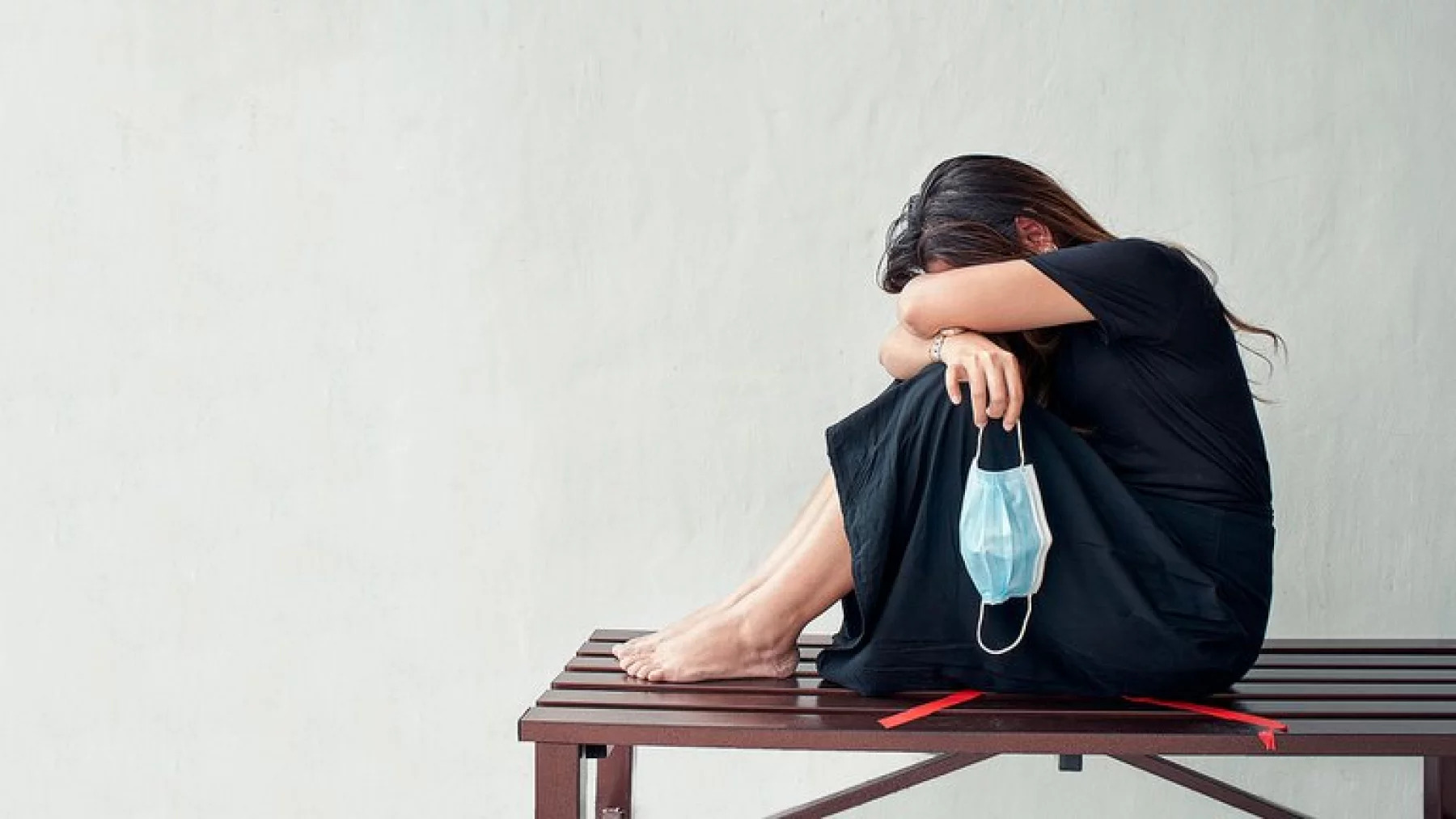 Ansiedad y depresión por COVID-19 afectaron más a mujeres y jóvenes