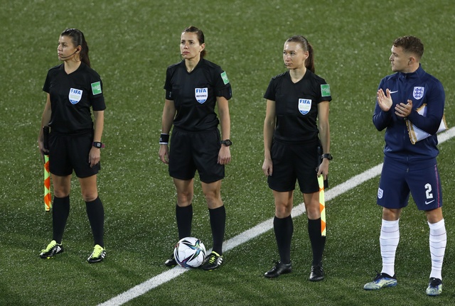 Histórica tripleta arbitral femenina