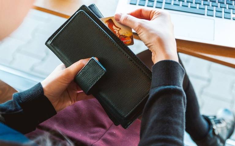 Mujeres, mejores pagadoras de créditos en 2021: CNBV