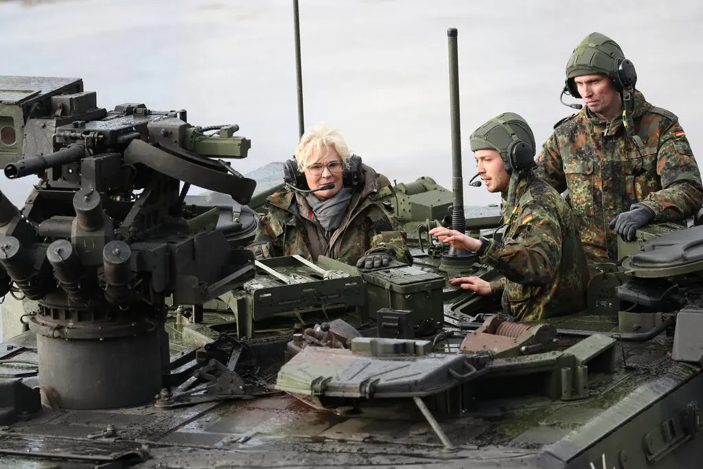Estas son las tres mujeres que se encargarán del rearme de Alemania
