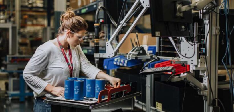 Mujeres en la manufactura industrial permiten avanzar en la cultura de inclusión