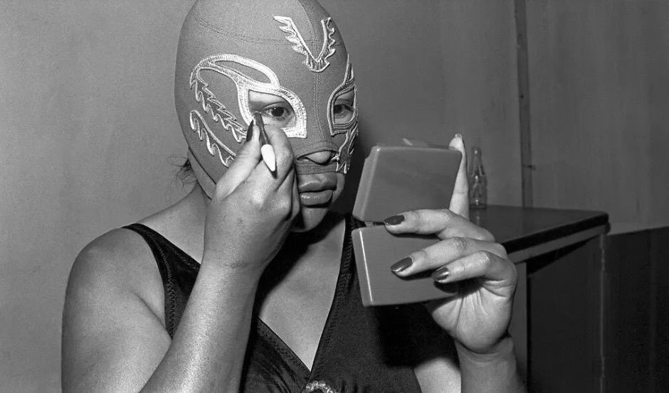 ‘Lo sublime en lo ordinario’: el legado de Lourdes Grobet, la fotógrafa de la lucha libre mexicana