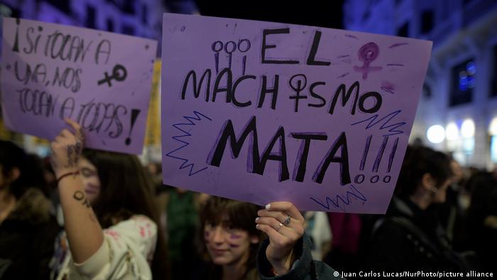 Latinoamericanas exigen en las calles frenar violencia contra las mujeres