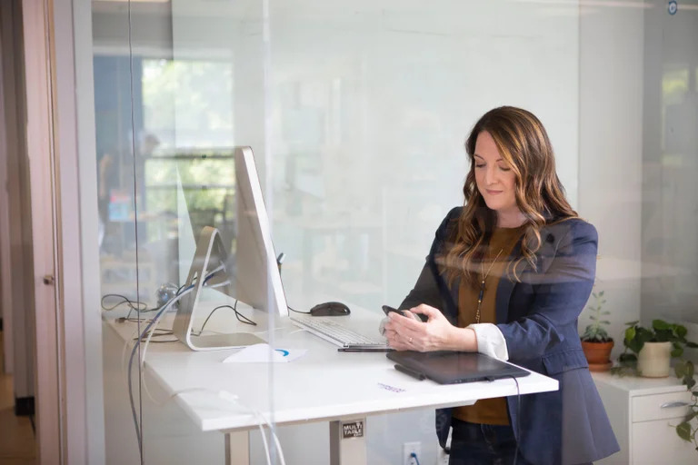 Cuatro herramientas digitales para que las mujeres emprendan