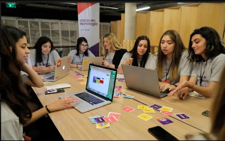 Disney lanza «Potencia tu Futuro», becas en tecnología para mujeres
