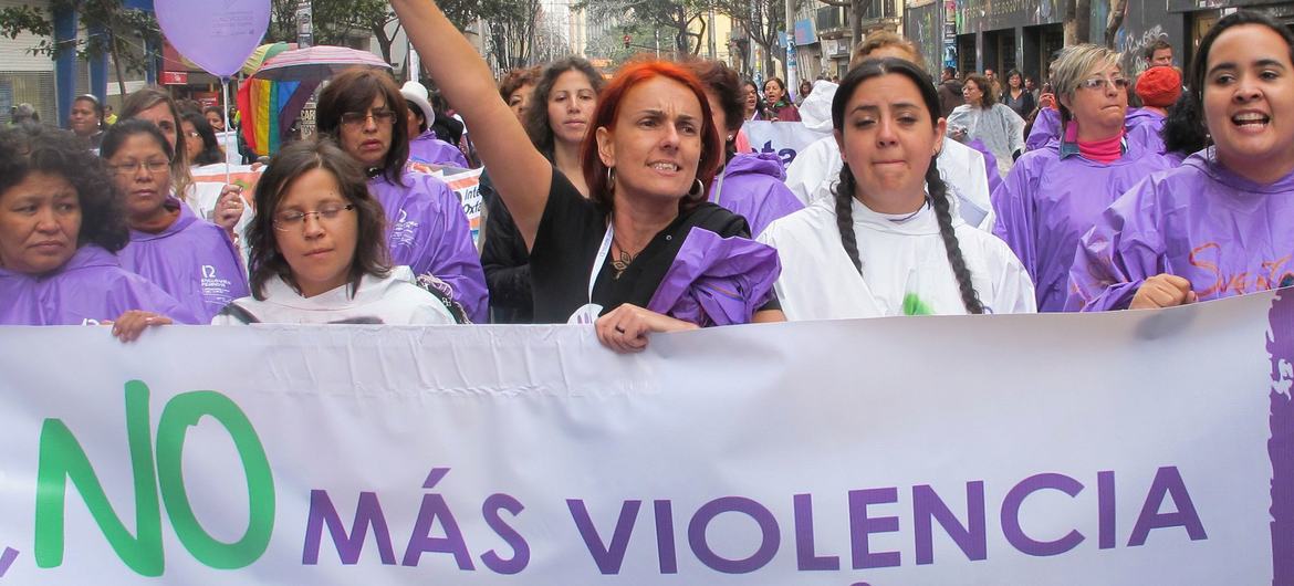 Cinco mujeres o niñas son asesinadas cada hora por alguien de su propia familia