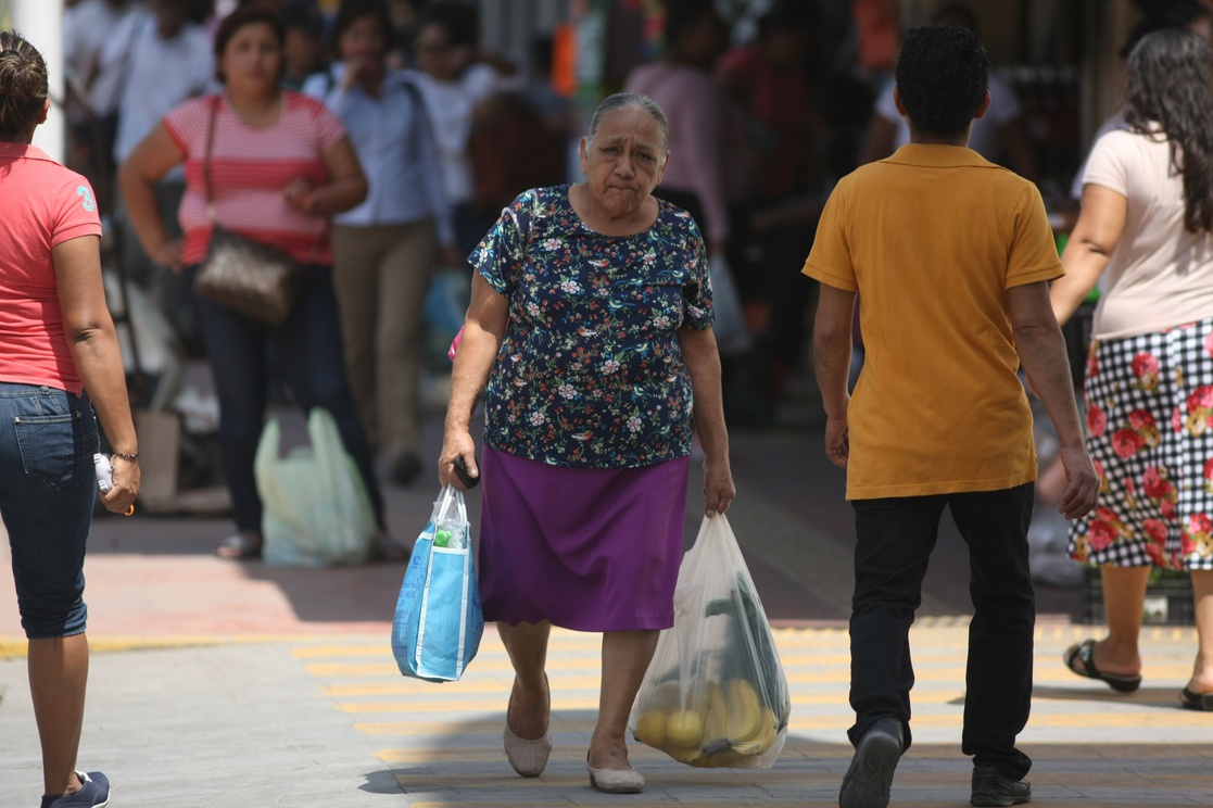 Dedican mujeres en AL 20% de su tiempo al trabajo no remunerado: Cepal