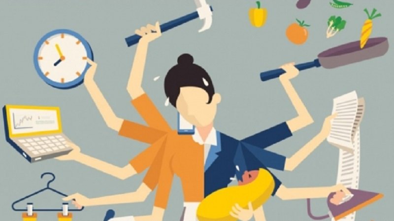 Dedican las mujeres el doble de tiempo que los hombres a tareas de cuidado, destacan expertas