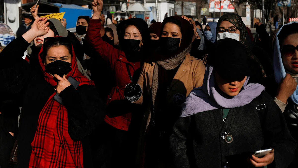 Talibanes prohíben a las mujeres trabajar para organizaciones no gubernamentales en Afganistán