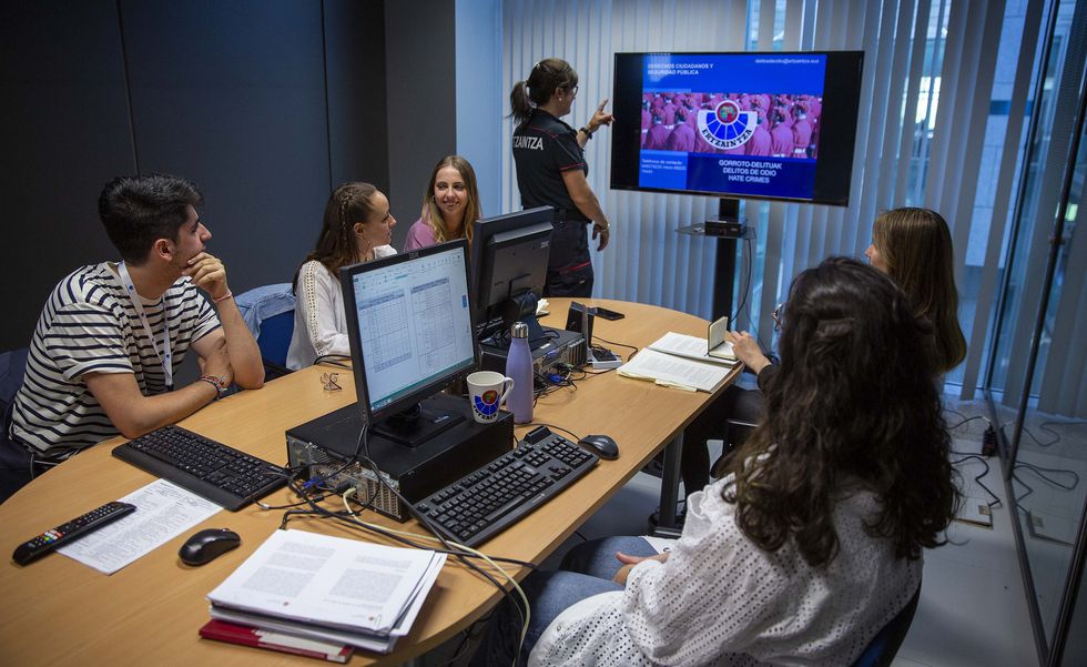 Diccionario de la ciberviolencia: nueve formas de agresión ‘online’ hacia las mujeres que pueden pasar inadvertidas