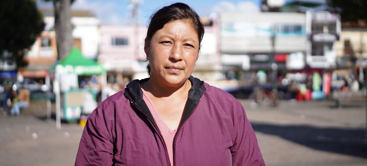 Una mujer indígena “valiente” que sueña con un espacio digno para trabajar y sobrevivir