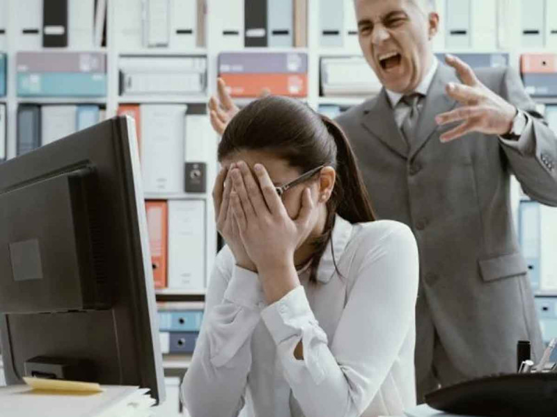 Buscan penalizar violencia laboral contra mujeres