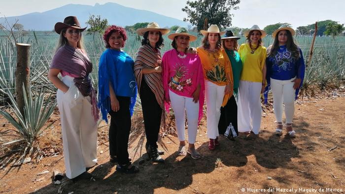 Las mujeres mezcaleras se abren paso en México
