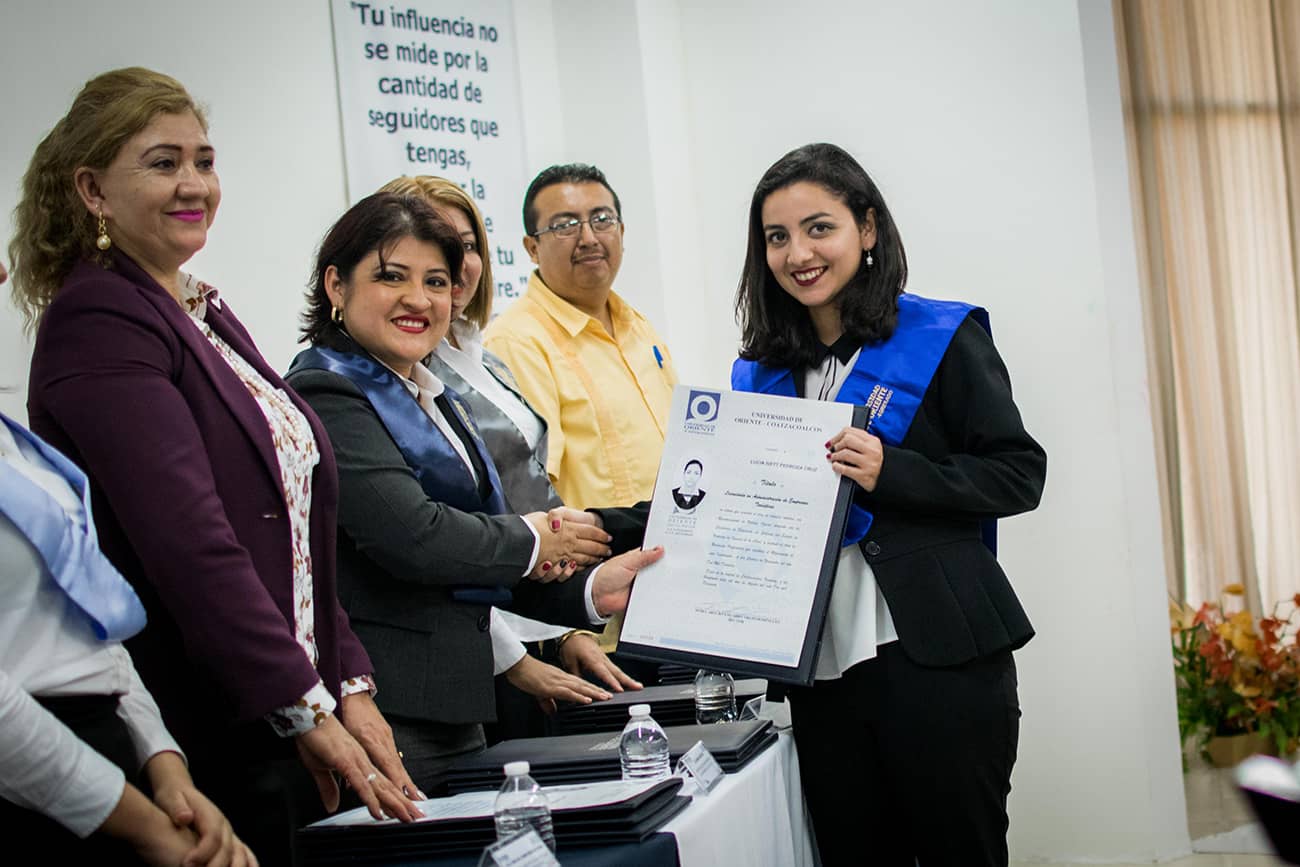 Unesco: mujeres triplicaron su grado académico, pero no las contratan en las universidades