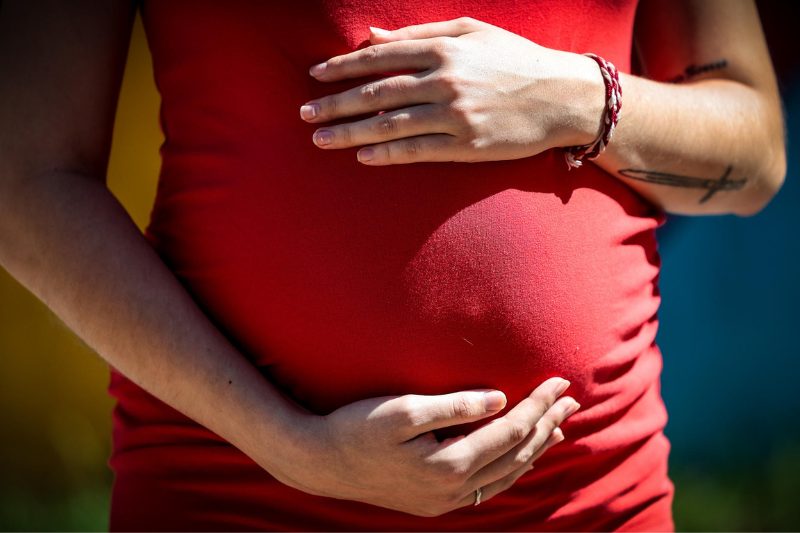 Una sentencia pionera falla que elegir parto o cesárea corresponde a la madre, no al médico