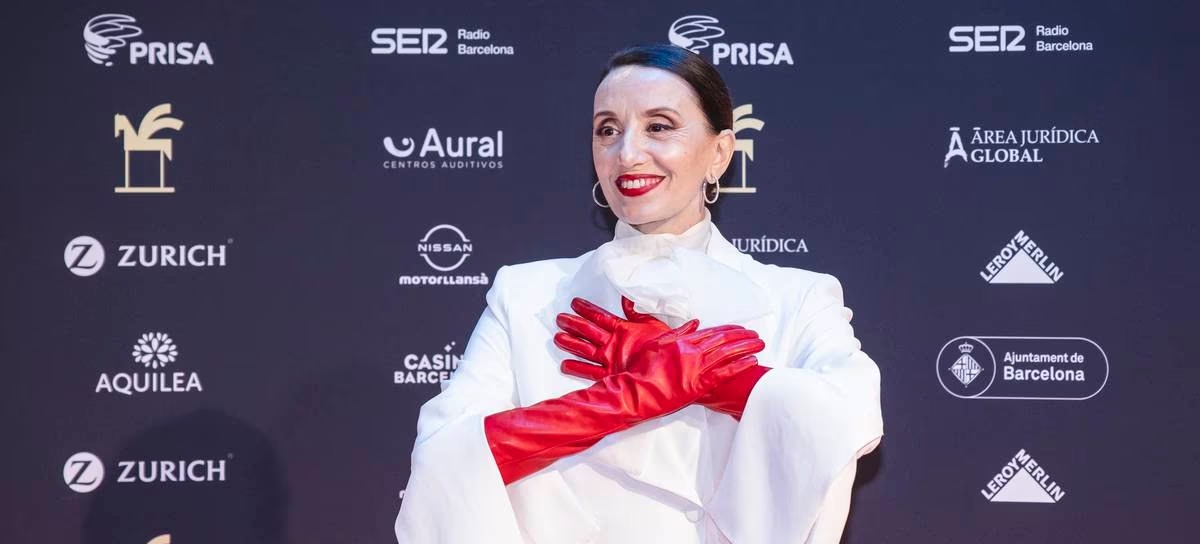 Luz Casal recibe la mayor distinción artística de Francia