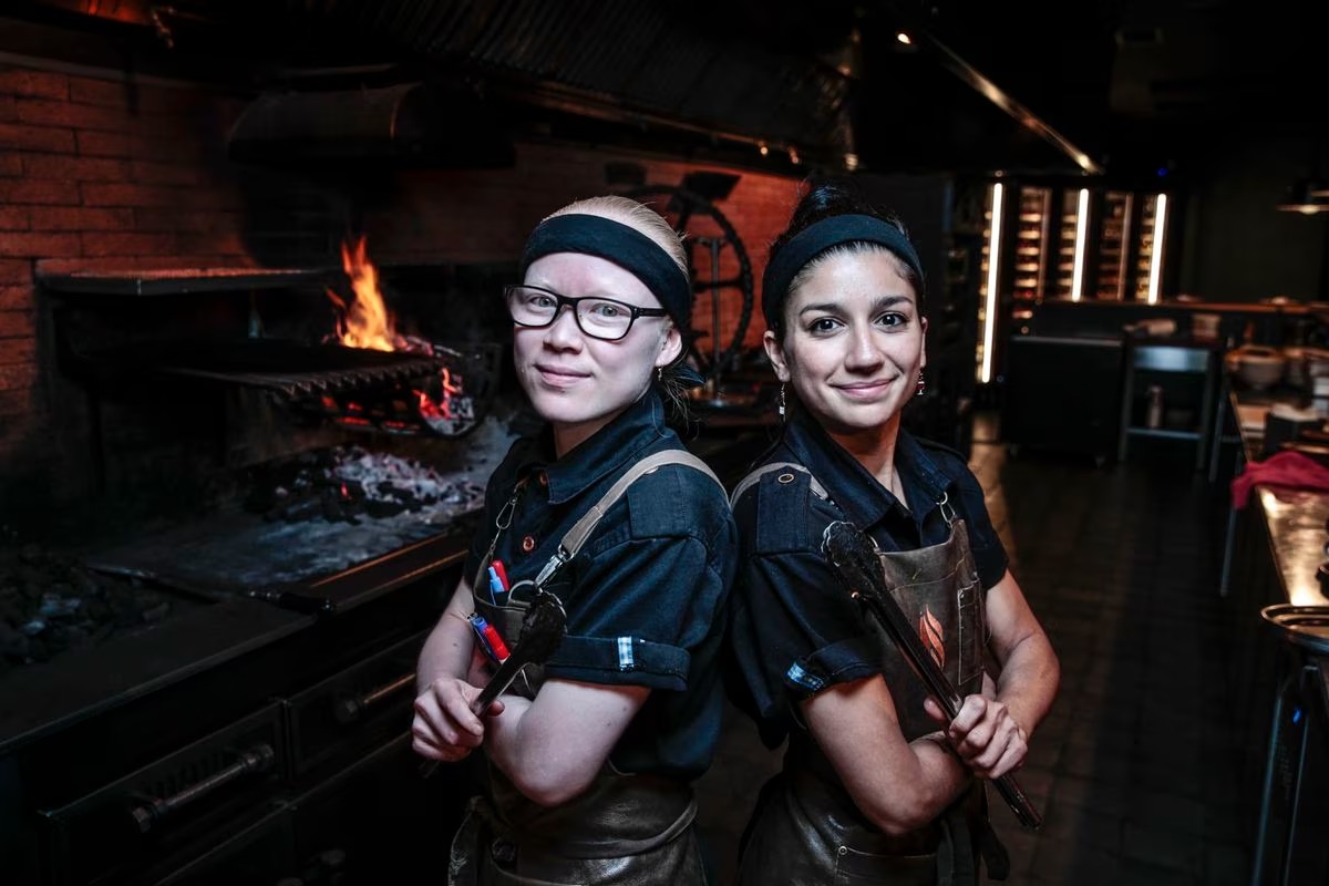 Las nuevas parrilleras: mujeres jóvenes que dominan el fuego