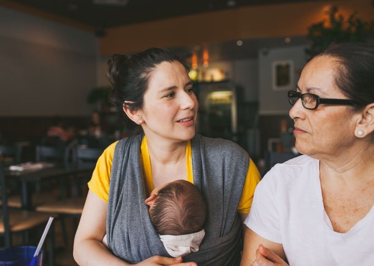 ¿Teta o biberón? ¿Hacer o no colecho?: 9 de cada 10 mujeres se sienten juzgadas como madres