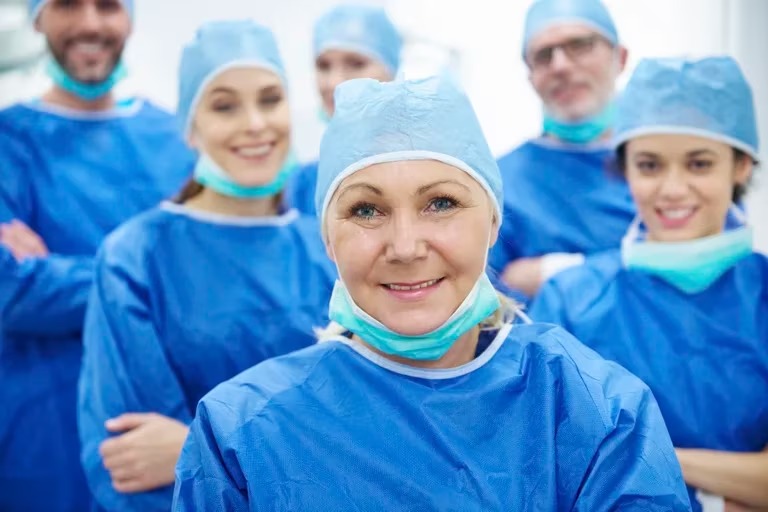 Cuáles son las claves para que las mujeres profesionales de la salud alcancen posiciones de liderazgo