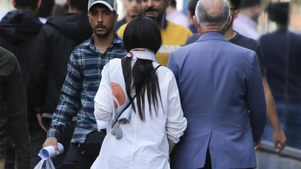 Irán impone tratamientos «psicológicos» a las mujeres que se resisten a portar velo