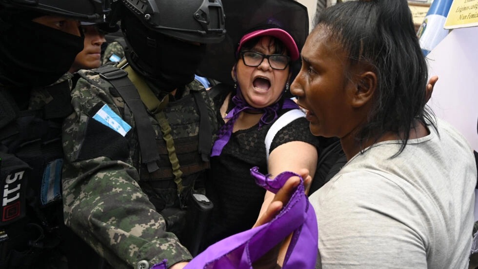 Mujeres marchan contra el alza de los feminicidios en Honduras