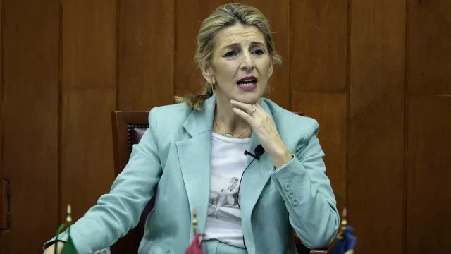 Vicepresidenta española defiende en México reducir jornada laboral desde el feminismo