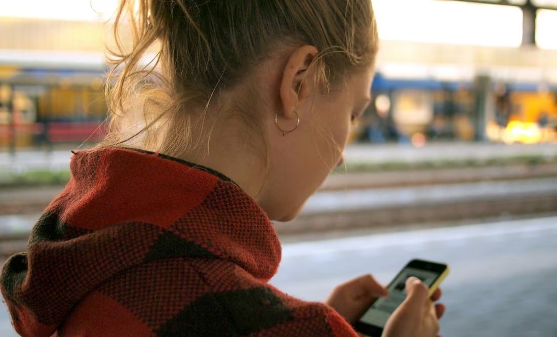 Casi 60% de las mujeres en México han sido víctima de stalkerware