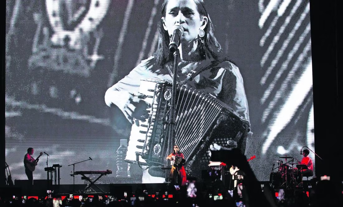 «Las mujeres somos la fuerza para un cambio»: Julieta Venegas